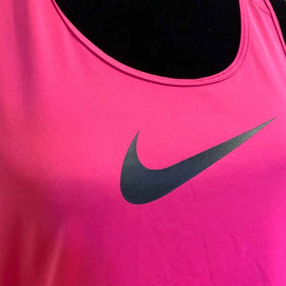 Women’s Nike workout top - Picture 2 of 6